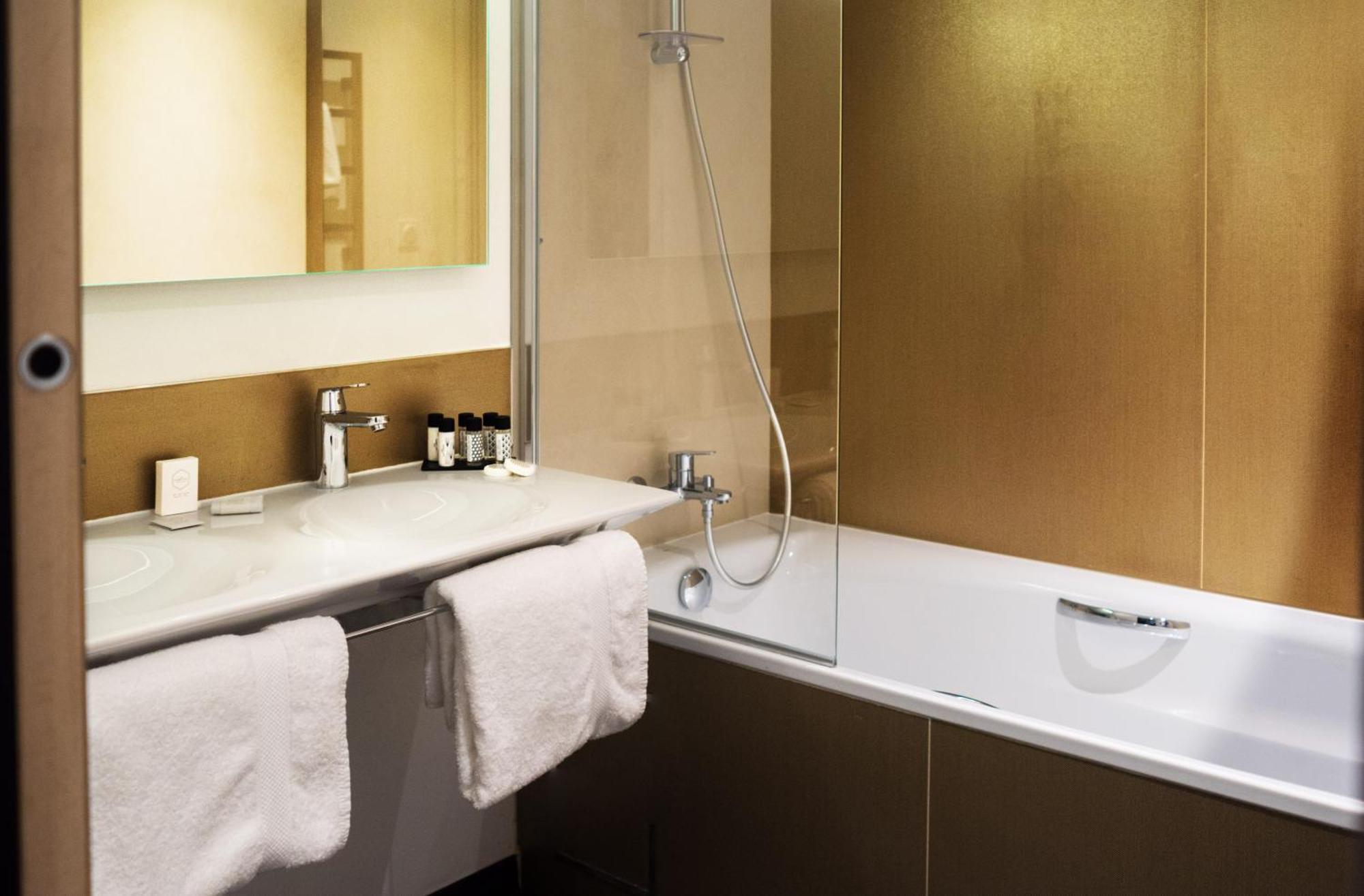 Kyriad Prestige Amiens Poulainville - Hotel And Spa Esterno foto